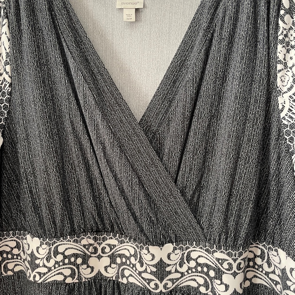 Black/white dress